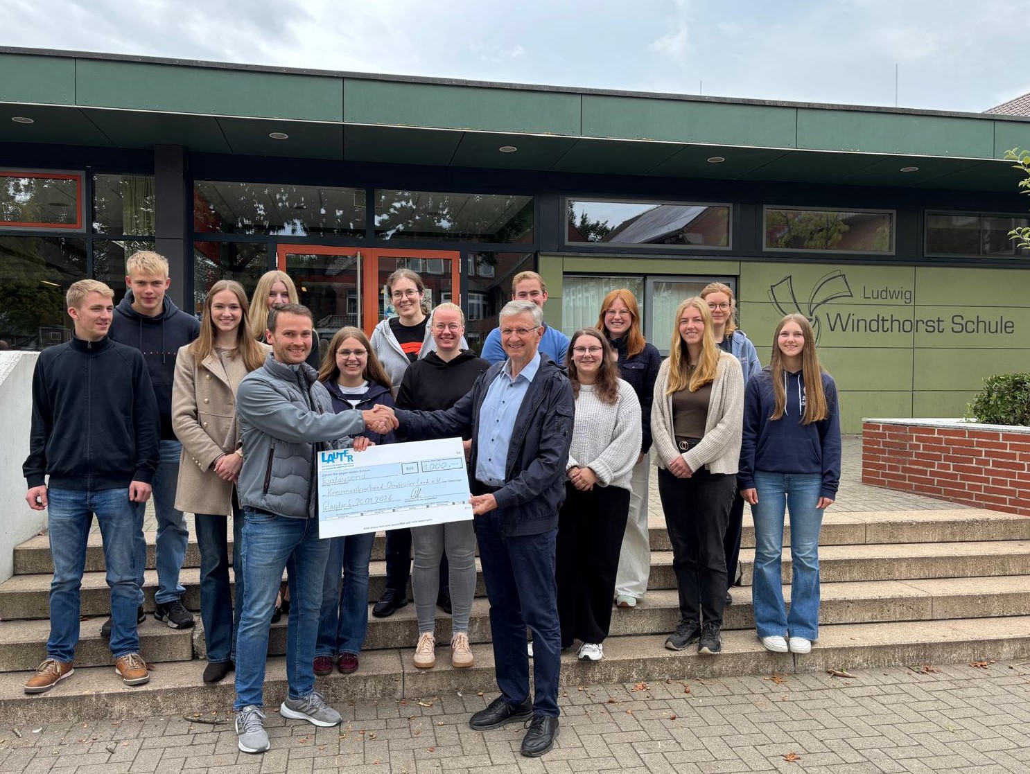 Scheck�bergabe im Rahmen des D2-Lehrgangs in Glandorf mit dem CDU-Landtagsabgeordneten Jonas Pohlmann.
Foto: Markus Puke